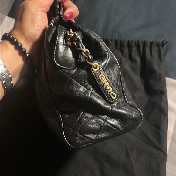 CHANEL Matelasse Black Leather 24K hardware - Picture 6 of 17